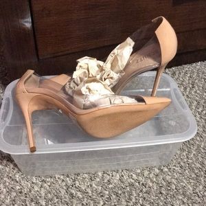 Schutz Cendi pump nude. Never been worn!